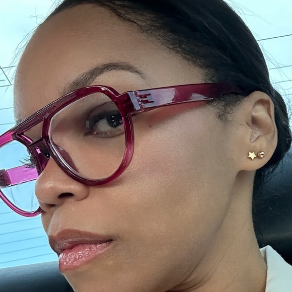 Meet your Posher, Adrienne - Picture 2 of 4